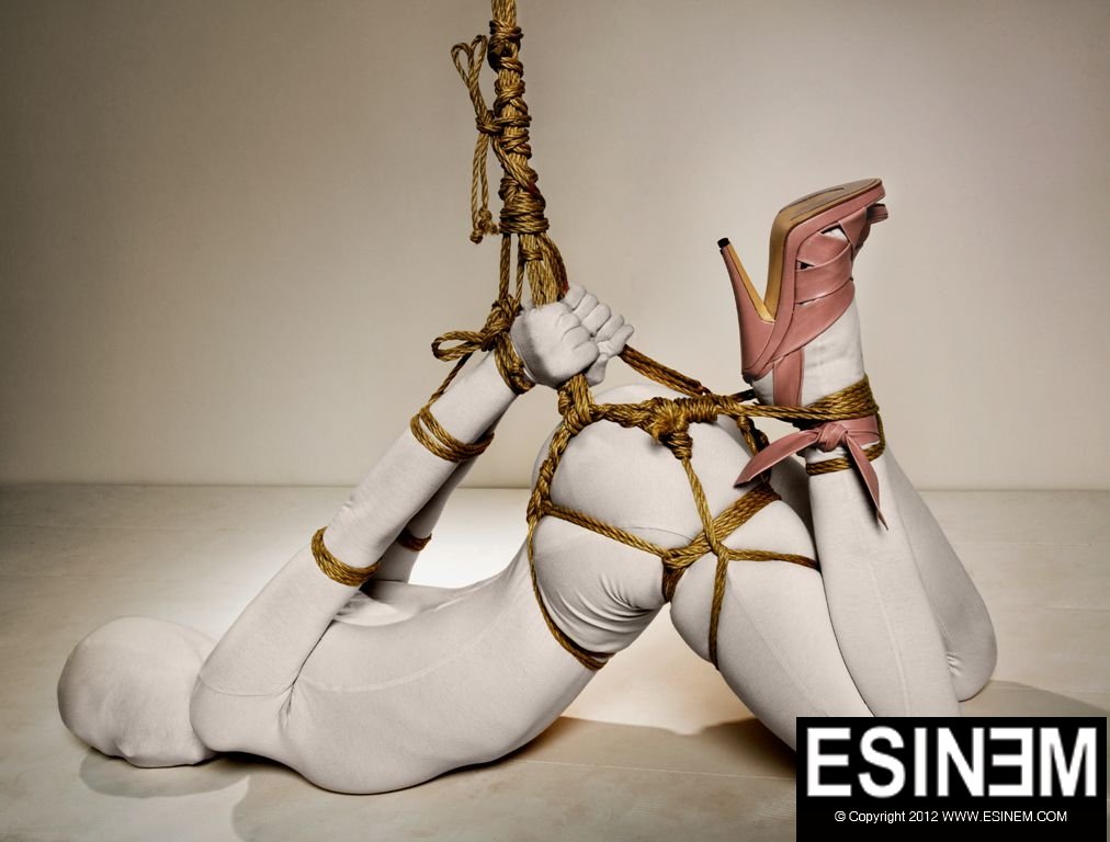 xotinlar va qiz dostlari yalangoch holda dam olishadi