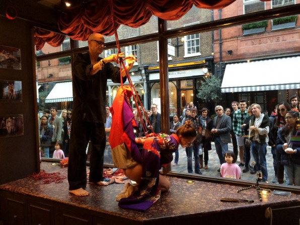 Window dressing with rope at Coco de Mer: Public shibari