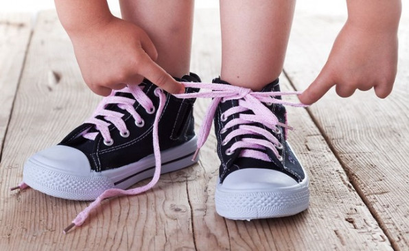Do you know the right way to tie your shoelaces?